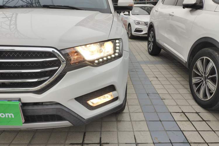 Used Haval H6 Coupe 2016 Blue Label 1.5T Automatic Two-Wheel Drive Urban Model Left Front Headlight