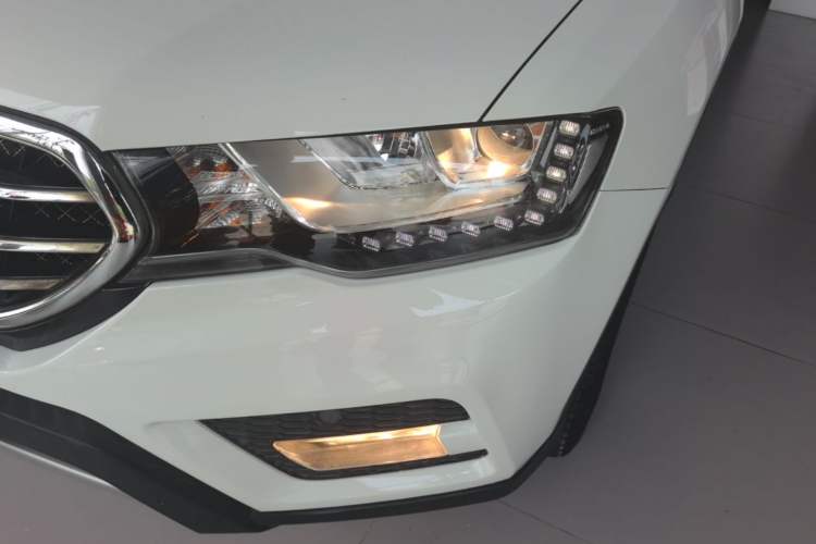 Used Haval H6 Coupe 2016 Blue Label 1.5T Automatic Two-Wheel Drive Urban Model Left Front Headlight