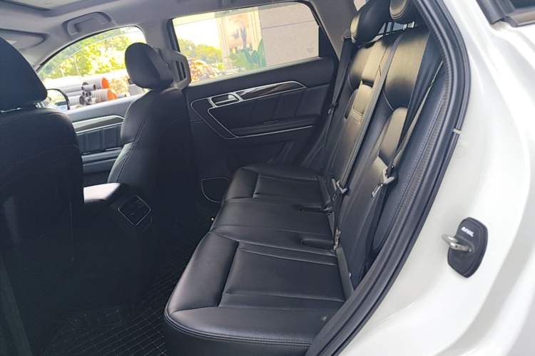 Used Haval H6 Coupe 2016 Blue Label 1.5T Manual Two-Wheel Drive Elite Model Left Rear Seat