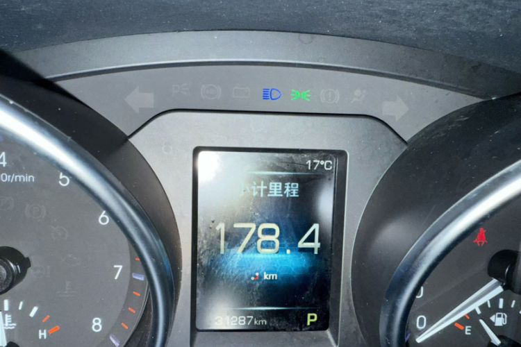 Used Haval H6 Coupe 2016 Blue Label 1.5T Automatic Two-Wheel Drive Urban Model Odometer Close Up