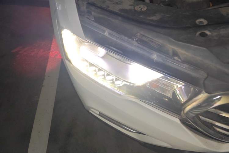 Used Haval H6 Coupe 2016 Blue Label 1.5T Automatic Two-Wheel Drive Elite Model Right Front Headlight