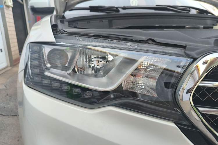 Used Haval H6 Coupe 2016 Blue Label 1.5T Automatic Two-Wheel Drive Elite Model Right Front Headlight