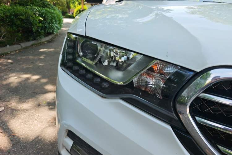 Used Haval H6 Coupe 2016 Blue Label 1.5T Automatic Two-Wheel Drive Urban Model Right Front Headlight