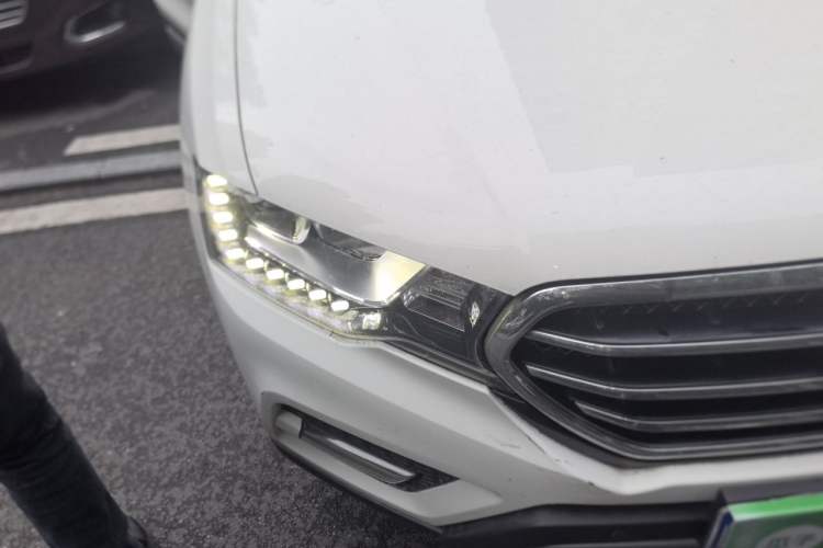 Used Haval H6 Coupe 2016 Blue Label 1.5T Manual Two-Wheel Drive Elite Model Right Front Headlight