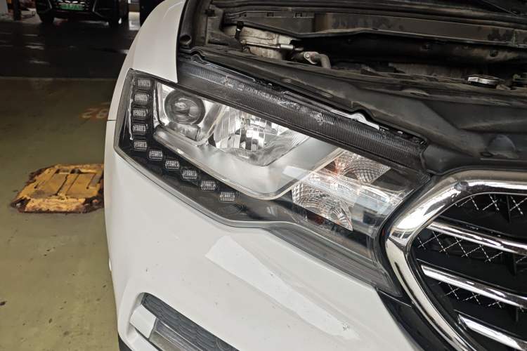 Used Haval H6 Coupe 2016 Blue Label 1.5T Automatic Two-Wheel Drive Elite Model Right Front Headlight