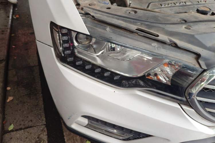 Used Haval H6 Coupe 2016 Blue Label 1.5T Automatic Two-Wheel Drive Elite Model Right Front Headlight