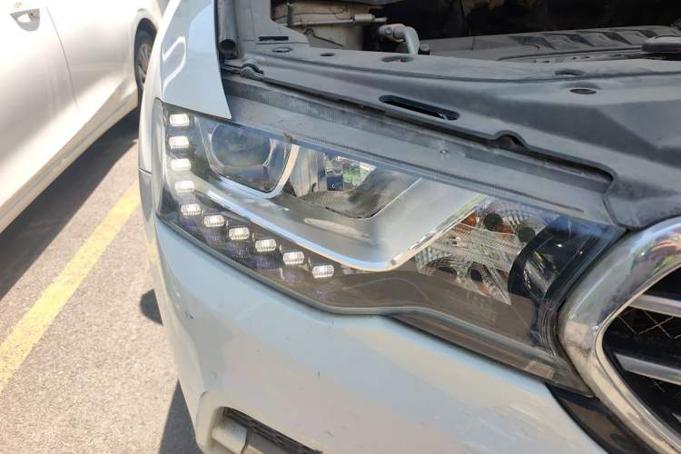 Used Haval H6 Coupe 2016 Blue Label 1.5T Automatic Two-Wheel Drive Elite Model Right Front Headlight