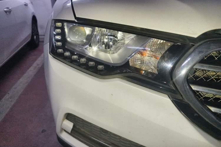 Used Haval H6 Coupe 2016 Blue Label 1.5T Automatic Two-Wheel Drive Urban Model Right Front Headlight