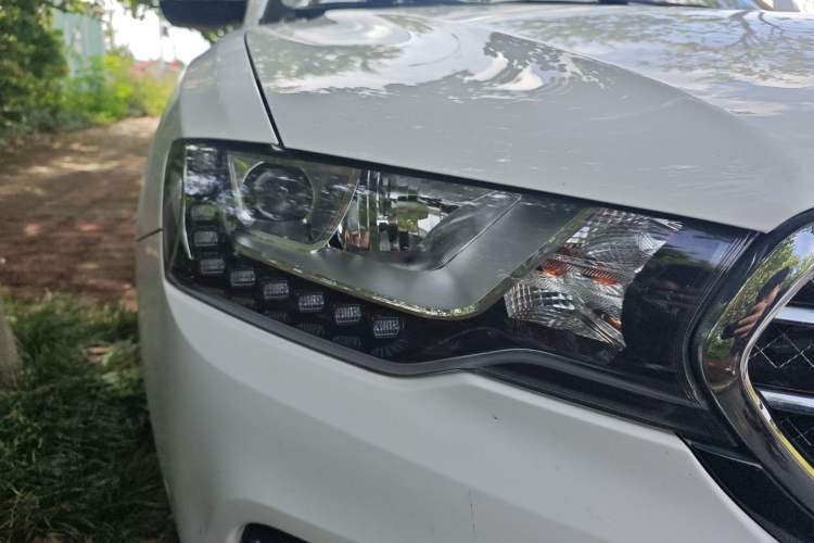 Used Haval H6 Coupe 2016 Blue Label 1.5T Automatic Two-Wheel Drive Elite Model Right Front Headlight