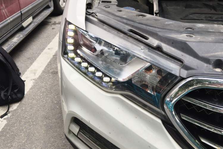 Used Haval H6 Coupe 2016 Blue Label 1.5T Automatic Two-Wheel Drive Urban Model Right Front Headlight