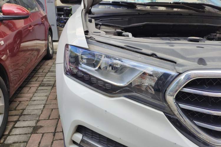 Used Haval H6 Coupe 2016 Blue Label 1.5T Manual Two-Wheel Drive Elite Model Right Front Headlight