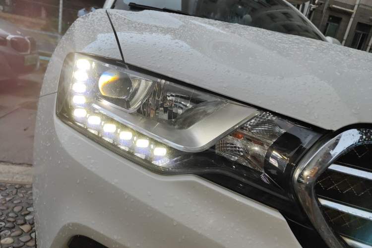 Used Haval H6 Coupe 2016 Blue Label 1.5T Manual Two-Wheel Drive Elite Model Right Front Headlight