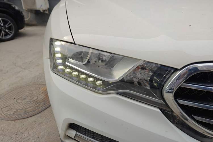 Used Haval H6 Coupe 2016 Blue Label 1.5T Automatic Two-Wheel Drive Urban Model Right Front Headlight