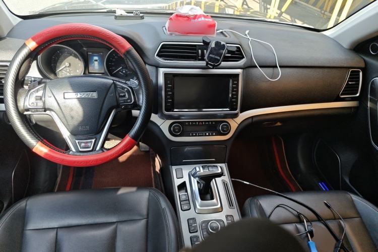 Used Haval H6 Coupe 2017 Red-Label 2.0T Automatic Two-Wheel Drive Elite Model Center Console