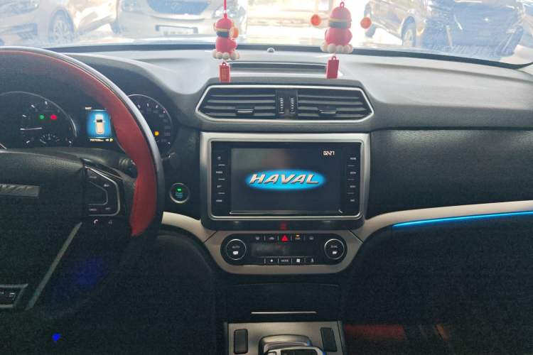 Used Haval H6 Coupe 2017 Red-Label 2.0T Automatic Two-Wheel Drive Urban Model Center Console