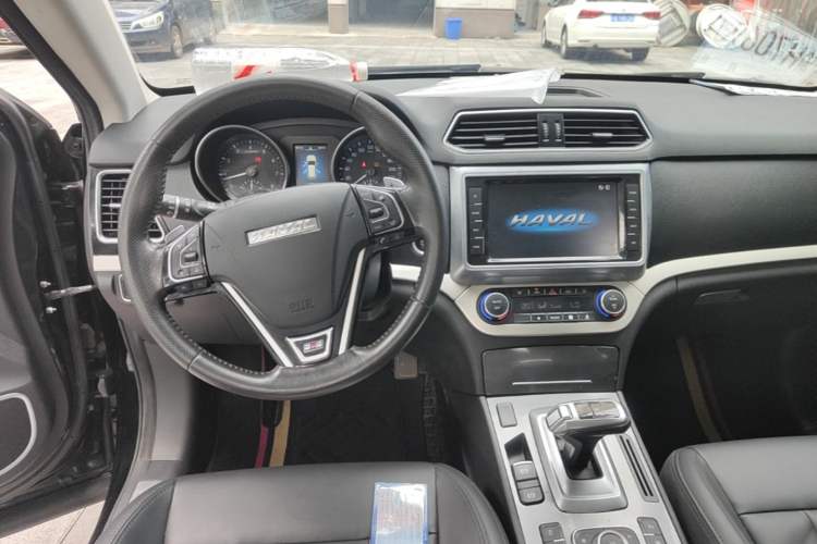 Used Haval H6 Coupe 2017 Red-Label 2.0T Automatic Two-Wheel Drive Elite Model Center Console