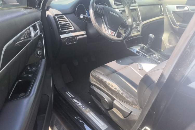 Used Haval H6 Coupe 2017 Red Label 2.0T Manual Two-Wheel-Drive Urban Model Driver Seat