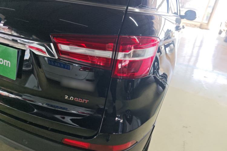 Used Haval H6 Coupe 2017 Red-Label 2.0T Automatic Two-Wheel Drive Urban Model Exterior 3