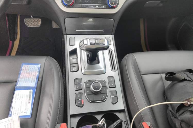 Used Haval H6 Coupe 2017 Red-Label 2.0T Automatic Two-Wheel Drive Elite Model Gear Lever