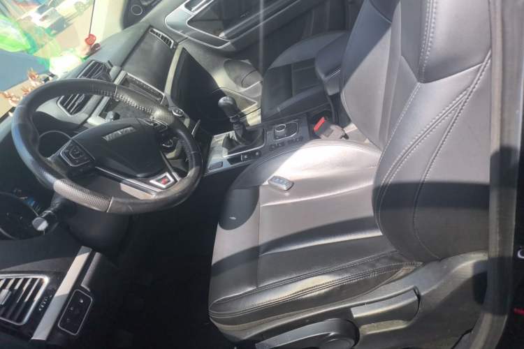 Used Haval H6 Coupe 2017 Red Label 2.0T Manual Two-Wheel-Drive Urban Model Left Front Seat