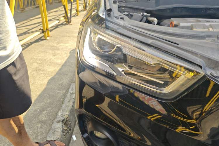 Used Haval H6 Coupe 2017 Red-Label 2.0T Automatic Two-Wheel Drive Elite Model Right Front Headlight