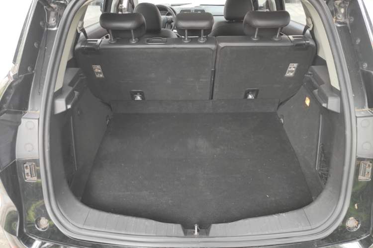Used Haval H6 Coupe 2017 Red-Label 2.0T Automatic Two-Wheel Drive Elite Model Trunk