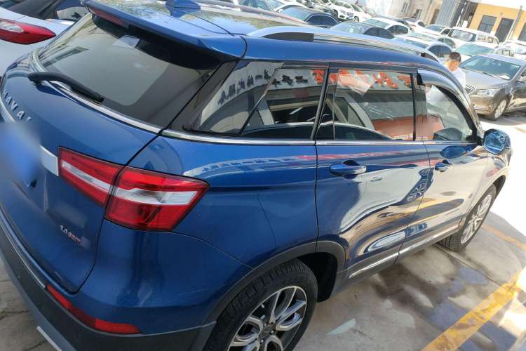 Used Haval H6 Coupe 2017 Red-Label 2.0T Automatic Two-Wheel Drive Urban Model Exterior 3