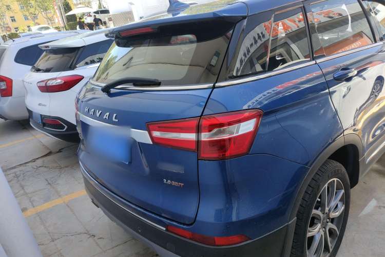 Used Haval H6 Coupe 2017 Red-Label 2.0T Automatic Two-Wheel Drive Urban Model Exterior 4