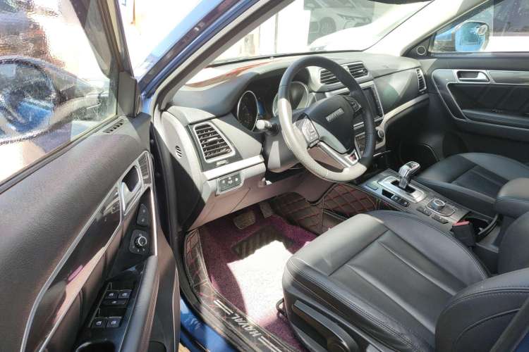 Used Haval H6 Coupe 2017 Red-Label 2.0T Automatic Two-Wheel Drive Urban Model Interior 2