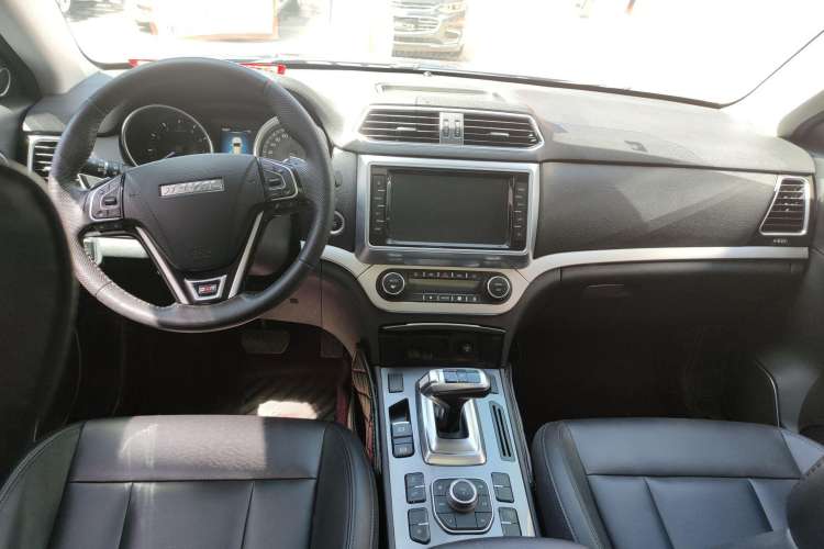 Used Haval H6 Coupe 2017 Red-Label 2.0T Automatic Two-Wheel Drive Urban Model Interior 3