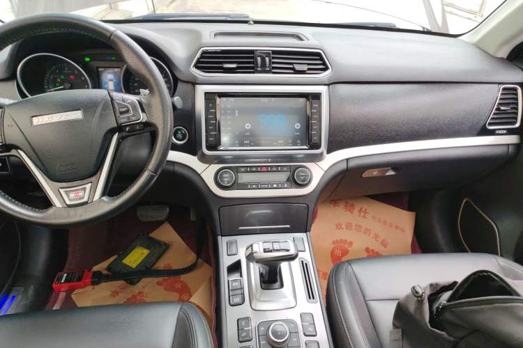 Used Haval H6 Coupe 2017 Red-Label 2.0T Automatic Two-Wheel Drive Elite Model Audio And AC Panel