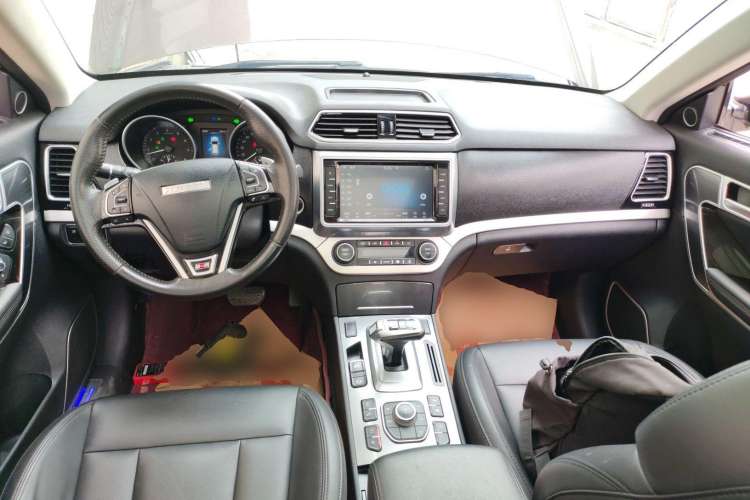 Used Haval H6 Coupe 2017 Red-Label 2.0T Automatic Two-Wheel Drive Elite Model Center Console