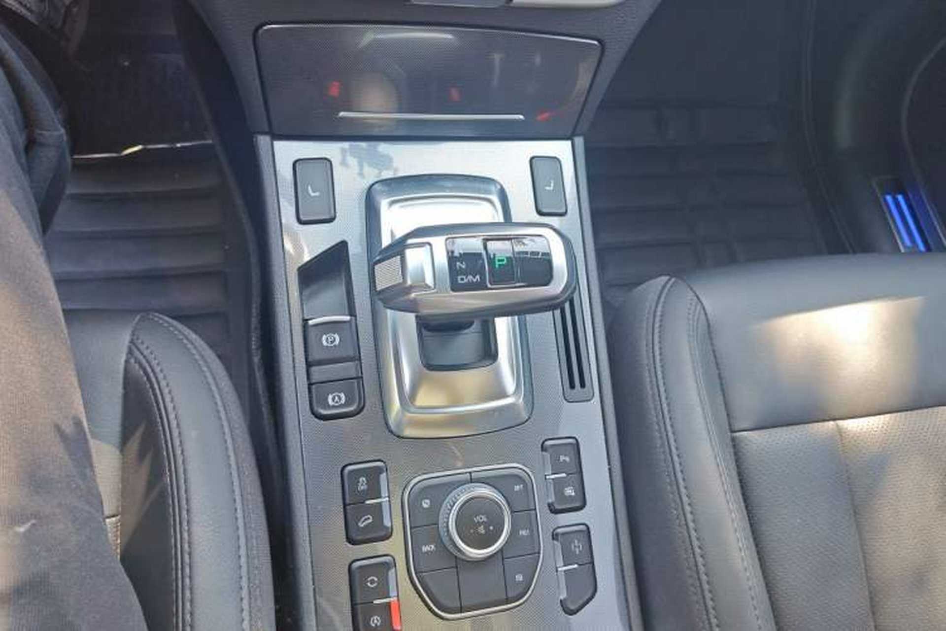 Used Haval H6 Coupe 2017 Red Label 2.0T Automatic Two-Wheel Drive Prestige Model Gear Lever