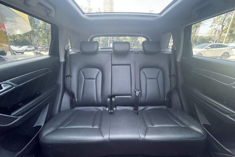 Used Haval H6 Coupe 2017 Red-Label 2.0T Automatic Two-Wheel Drive Elite Model Interior 6