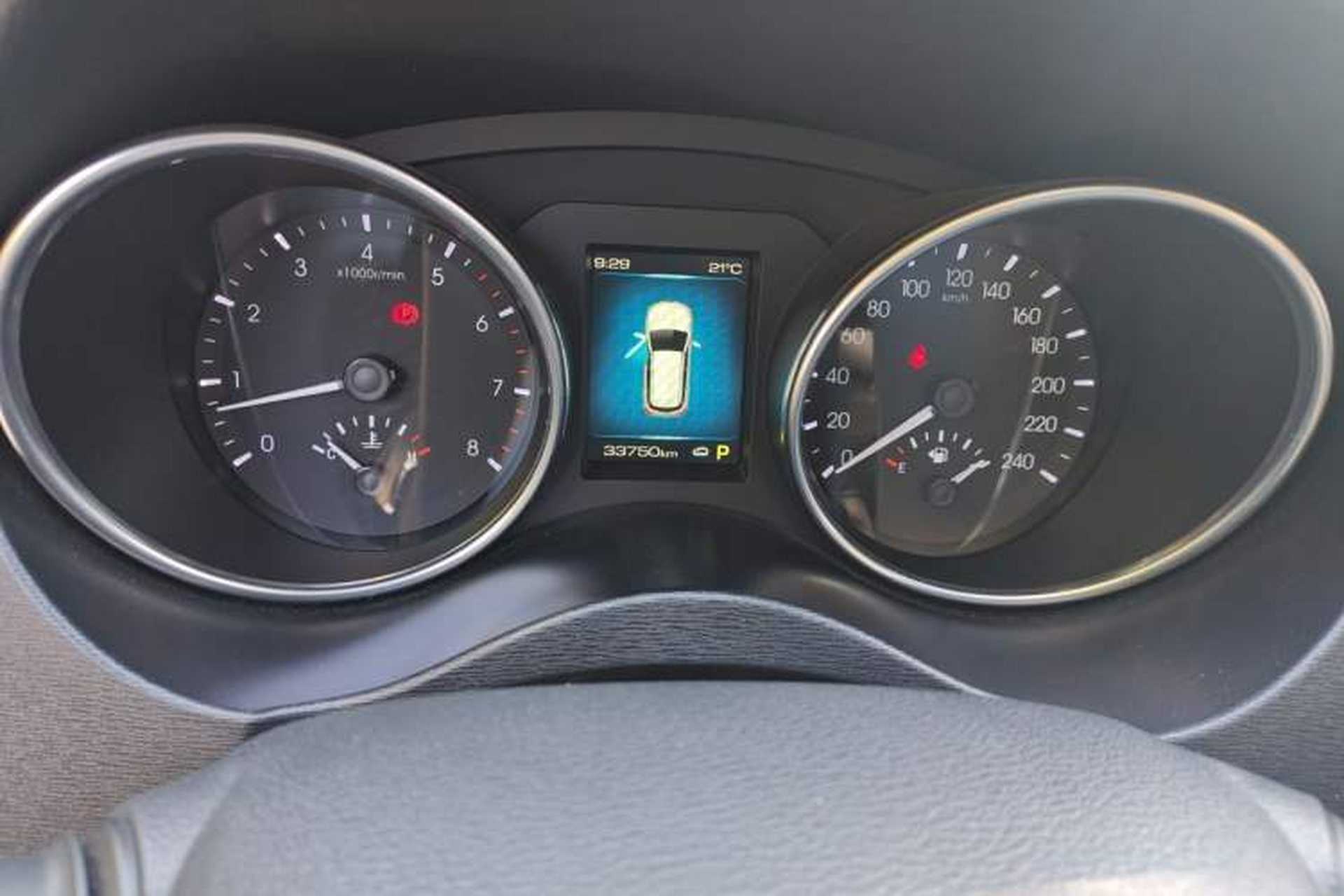 Used Haval H6 Coupe 2017 Red Label 2.0T Automatic Two-Wheel Drive Prestige Model Odometer Close Up