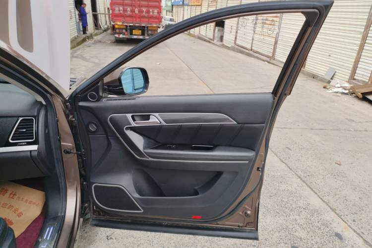 Used Haval H6 Coupe 2017 Red-Label 2.0T Automatic Two-Wheel Drive Elite Model Right Front Door Interior