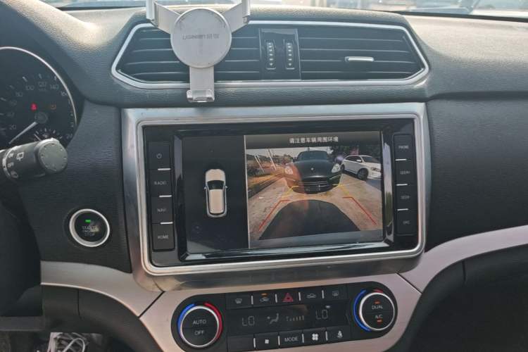Used Haval H6 Coupe 2017 Red-Label 2.0T Automatic Two-Wheel Drive Elite Model Audio And AC Panel