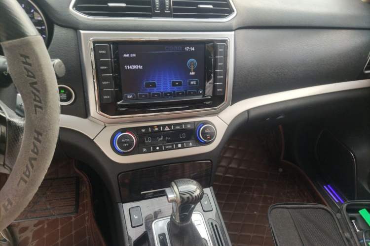 Used Haval H6 Coupe 2017 Blue Label 2.0T Automatic Two-Wheel Drive Prestige Model Audio And AC Panel