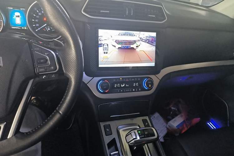 Used Haval H6 Coupe 2017 Red Label 2.0T Automatic Two-Wheel Drive Prestige Model Audio And AC Panel
