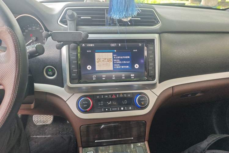 Used Haval H6 Coupe 2017 Red-Label 2.0T Automatic Two-Wheel Drive Elite Model Audio And AC Panel