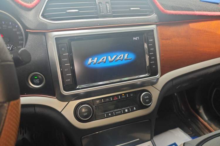 Used Haval H6 Coupe 2017 Red-Label 2.0T Automatic Two-Wheel Drive Urban Model Audio And AC Panel