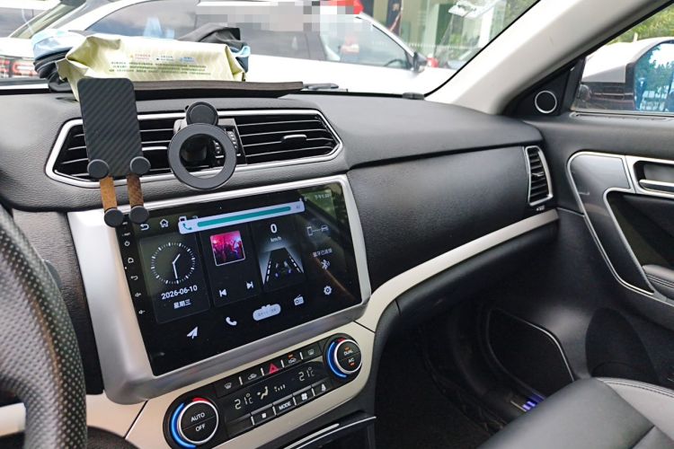 Used Haval H6 Coupe 2017 Red-Label 2.0T Automatic Two-Wheel Drive Elite Model Audio And AC Panel