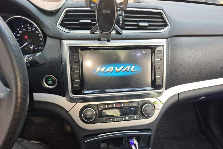 Used Haval H6 Coupe 2017 Red-Label 2.0T Automatic Two-Wheel Drive Elite Model Audio And AC Panel