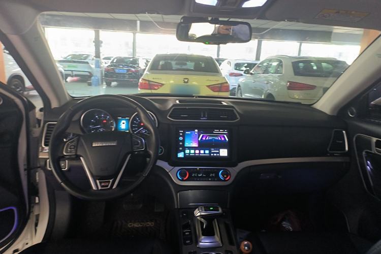 Used Haval H6 Coupe 2017 Red Label 2.0T Automatic Two-Wheel Drive Prestige Model Center Console