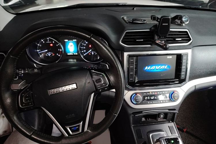 Used Haval H6 Coupe 2017 Blue Label 2.0T Automatic Two-Wheel Drive Elite Model Center Console
