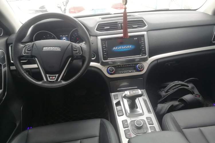Used Haval H6 Coupe 2017 Red-Label 2.0T Automatic Two-Wheel Drive Elite Model Center Console
