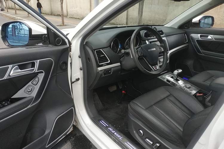 Used Haval H6 Coupe 2017 Red Label 2.0T Automatic Two-Wheel Drive Prestige Model Driver Seat