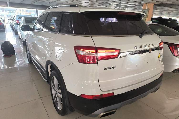 Used Haval H6 Coupe 2017 Red Label 2.0T Automatic Two-Wheel Drive Prestige Model Exterior 2