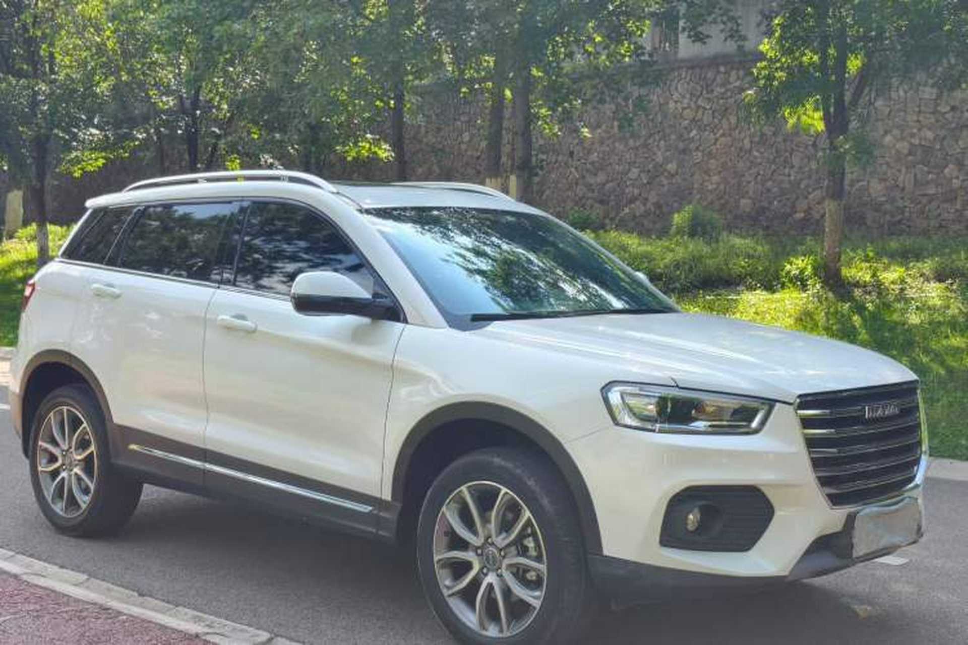 Used Haval H6 Coupe 2017 Red-Label 2.0T Automatic Two-Wheel Drive Urban Model Exterior 2
