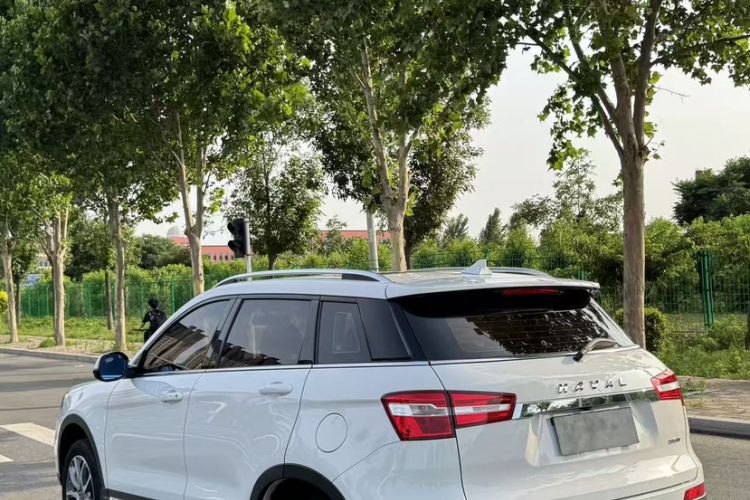 Used Haval H6 Coupe 2017 Red-Label 2.0T Automatic Two-Wheel Drive Urban Model Exterior 4
